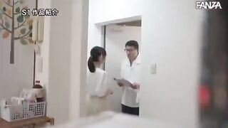 Buổi sáng mang rác ra thì gặp phải cô sinh viên đại học hàng xóm quá vô tư...!