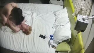 Hack cam phòng ngủ xem hàng xóm địt nhau vú to lồn múp địt nhau dâm đãng
