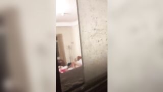 Tan giờ làm là các anh chị lại về phòng trọ tập đánh vần