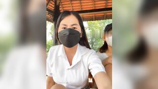 2 chị em n.ứng lol lắm rồi