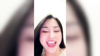 Linh Nhi nghỉ live chịch vì con bướm thè lè như bướm chó