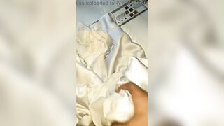 Bắn tinh vào áo fafi e gái
