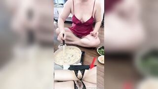 Cậu Sinh viên ăn trưa với MBBG Hoa ngọc lan, Lộ 2 mép Lồn Múp dưới váy
