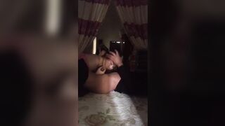 Bố Mẹ Đi Vắng Em Yêu Rủ Qua Nhà Cho Em Nằm Bú Cu Vì Quá Thèm