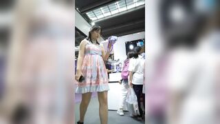 Thằng Wibu đi quay lén dưới váy ở lễ hội Cosplay