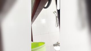 Cam kín quay lén bé em vợ vú bự trắng tròn cực phẩm khi e đi tắm