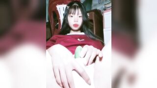 Gạ em rau non hs 2ka9 mình dây cực xinh ngồi móc lồn bằng quả dưa leo quay clip gửi a