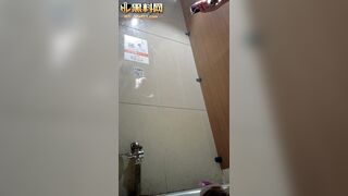 Cam kín quay lén các em teen xinh tq đi vệ sinh trong nhà vệ sinh công cộng