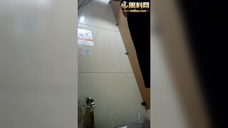 Cam kín quay lén các em teen xinh tq đi vệ sinh trong nhà vệ sinh công cộng