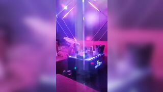 Quay lén khách gạ địt nhân viên karaoke trong quán