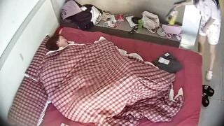 Ở chung nhà với 2 đứa em họ 2k9 nó khổ đụ đứa này đứa kia ganh tị.