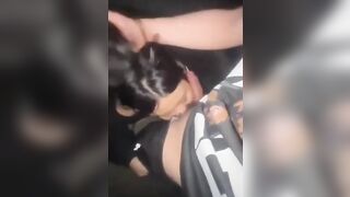 Nữa đêm gạ nhỏ b thân dâm ra trc cửa nhà bắt bú cu cho,cặp zú gì mà to dữ thần