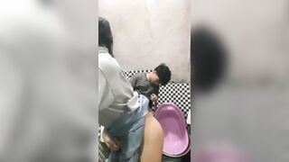 Em học sinh 2k9 vừa mới đi học về đã bị anh họ bắt bú cặc rồi đụ luôn ko bao..