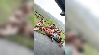 Nhóm bạn đi du lịch rồi thách loạn đị nhau tập thể dâm đãng kích thích