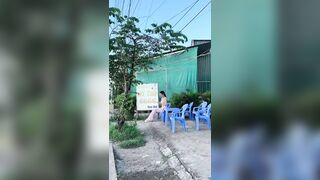 Đi vào quán cafe bà chủ xinh đẹp còn được quay lén lồn bà chủ tắm.