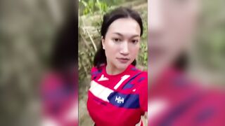 Dì út dắt thằng cháu họ nứng cặc thèm đụ vào vườn vắng cho nó đụ.