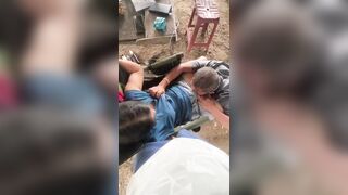 Người con có hiếu thương cha già neo đơn nên cho cha bú lồn vợ mình.