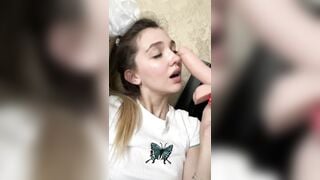 Vừa mua được cu giả đã thư mân mê