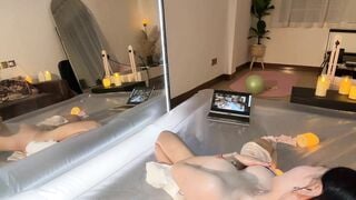 Gái xinh xem sex Nứng Lồn, Thoa kem mát xa Vú Hồng hào mặt dâm Múp Nứng vcl ra
