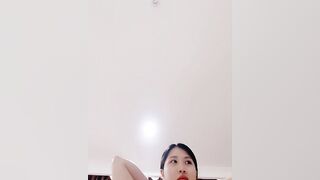 Chân dài tàu khựa nước nôi tràn bờ cho anh em giải nhiệt mùa hè
