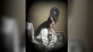 Quay lén em nhân viên ngân hàng thực tập mới vào làm
