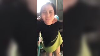 Dì út nhăn mặt khi bị thằng cháu họ 2k10 đụ dập liên tục từ phía sau.