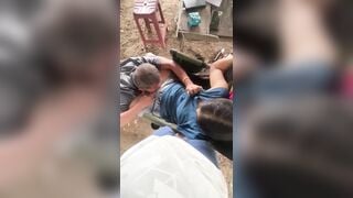 Con trai có hiếu thương cha neo đơn để cha bú lồn vợ mình để toả lòng hiếu đạo.