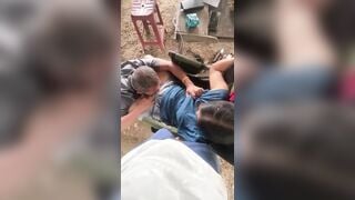 Con trai có hiếu thương cha neo đơn để cha bú lồn vợ mình để toả lòng hiếu đạo.