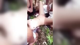 Bị đụ tập thể ở bãi đất vắng em học sinh 2k10 vì chơi bời cùng đám bạn xấu.