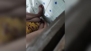 Thằng cháu họ canh dì út đi tắm rồi quay lén cảnh dì rửa lồn cực đả.