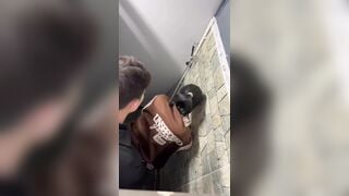 Hết chổ địt nhau ha gì mà vào WC công cộng địt nhau bị quay lén