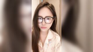 Em rau dâm vú to lồn múp thủ dâm bằng con cu giả dâm đãng