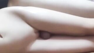 Ẻm nứng lắm rồi mà cứ cạ cạ không đút vào