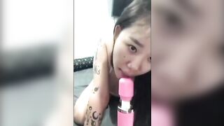 Ở ghép cùng bạn thân đang thủ dâm thì nó phát hiện