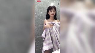 Idol tiktok Mai Linh aka NgọcNhi2k mình dây vú bự live show hàng móc lồn kím tiền