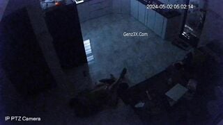 Bố Dượng Đang Địt Chị Gái Thì Em Gái Trong Phòng Bước Ra 3