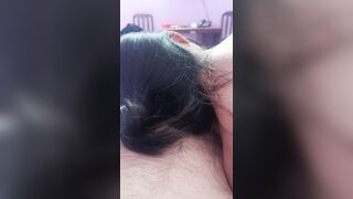 Nhỏ em họ nhõng nhẽo xin vào bú cu