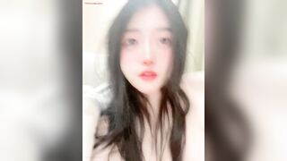 Teen xinh livestream xoa lồn thủ dâm