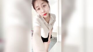 Call sex cùng Bé đeo kính vừa dễ thương vừa dâm