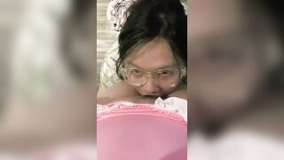 Hai em less liếm nhau chưa đủ nên rủ thằng bạn thân địt chung P1