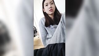 Bố dượng dâm khốn nạn gạ con gái xinh ngây thơ sang phòng bắt show vú sục cặc búcu #4