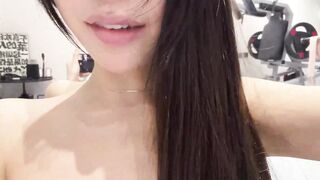mỹ nhận vú đẹp và đôi chân miên man