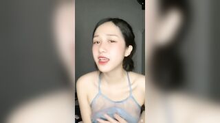live tiktok mà như này thì cởi mẹ hết ra