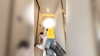 A shipper may mắn giao hàng nhầm cho con yêu nhền nhện bị bắt vắt cạn tinh