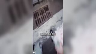 Dì nhờ đưa em họ đi học về đưa vào công viên bắt làm một nháy