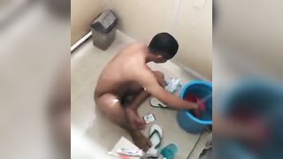 Gái dâm lén lút quay lén anh hàng xóm tắm con ngồi sục cặc thủ dâm nứng hết cả lồn