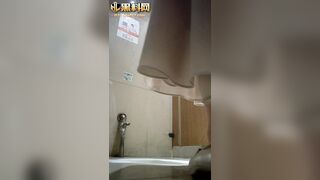 Cam kín quay lén các em teen loli trung quốc cực xinh đi vệ sinh trg wc công cộng