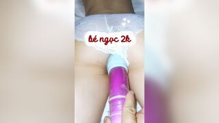 Sốc vợ dâm đãng mà chồng bị yếu sinh lý  nên thủ dâm cho vợ bằng cà tím khổng lồ