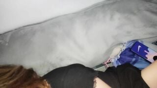 Vừa móc lồn em họ vừa nhét cặc vào họng nó