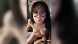 Tổng hợp clip bé sinh viên năm 1 kính cận dễ thương dáng ngon bị a đụ mọi lúc mọi nơi